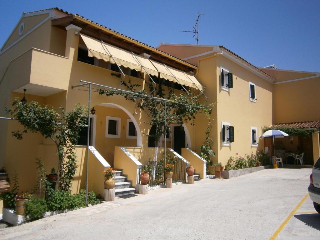 Athineos Apartments Коммено Экстерьер фото