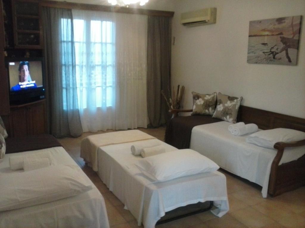 Athineos Apartments Коммено Экстерьер фото