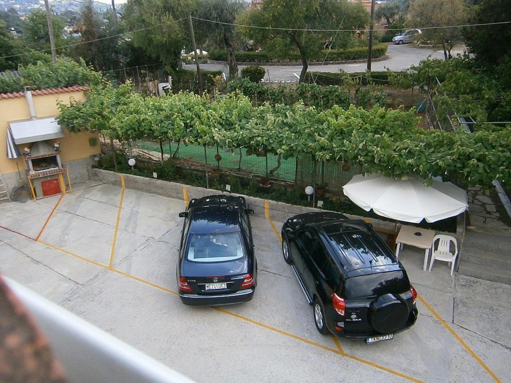 Athineos Apartments Коммено Экстерьер фото