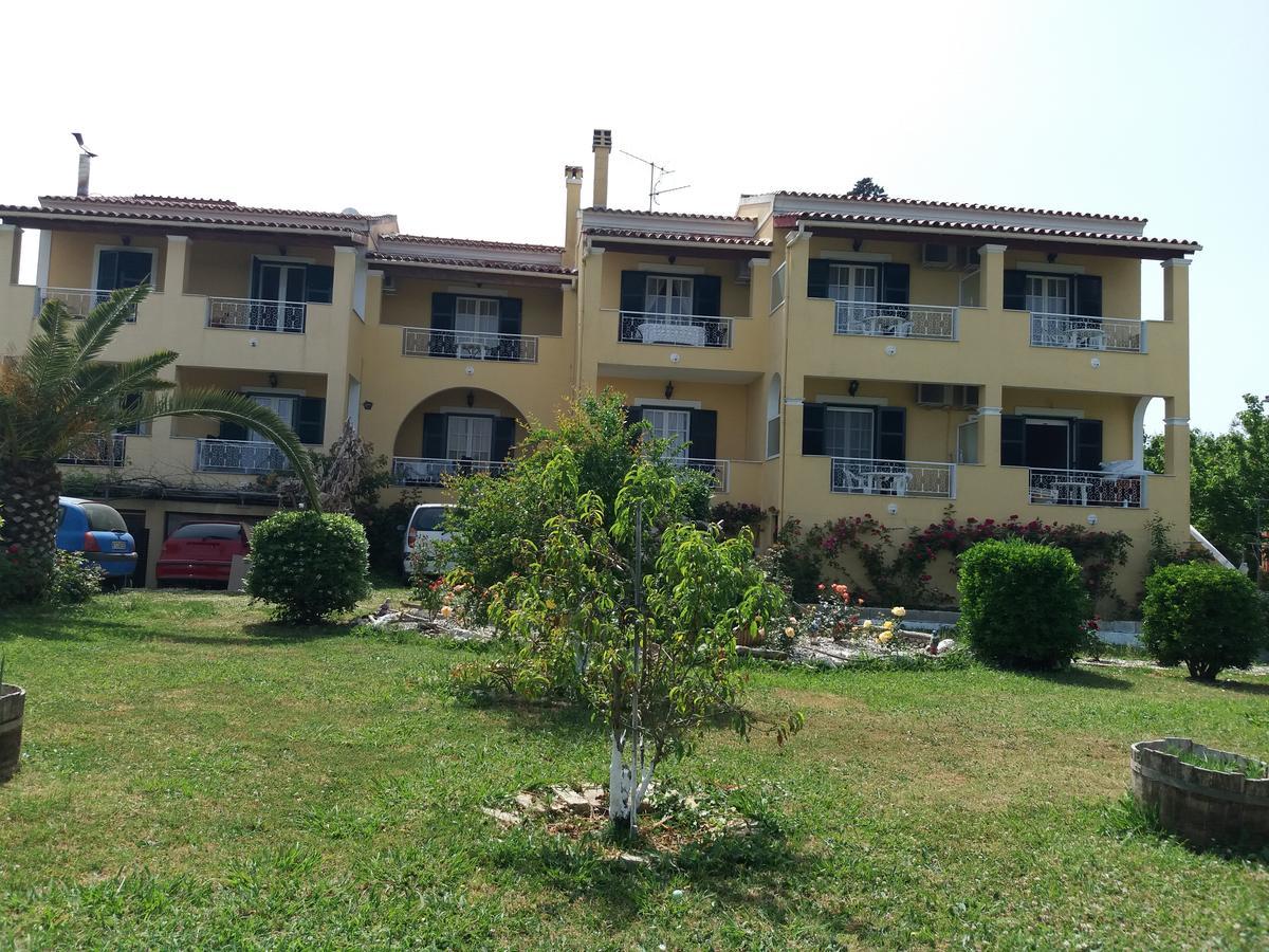 Athineos Apartments Коммено Экстерьер фото