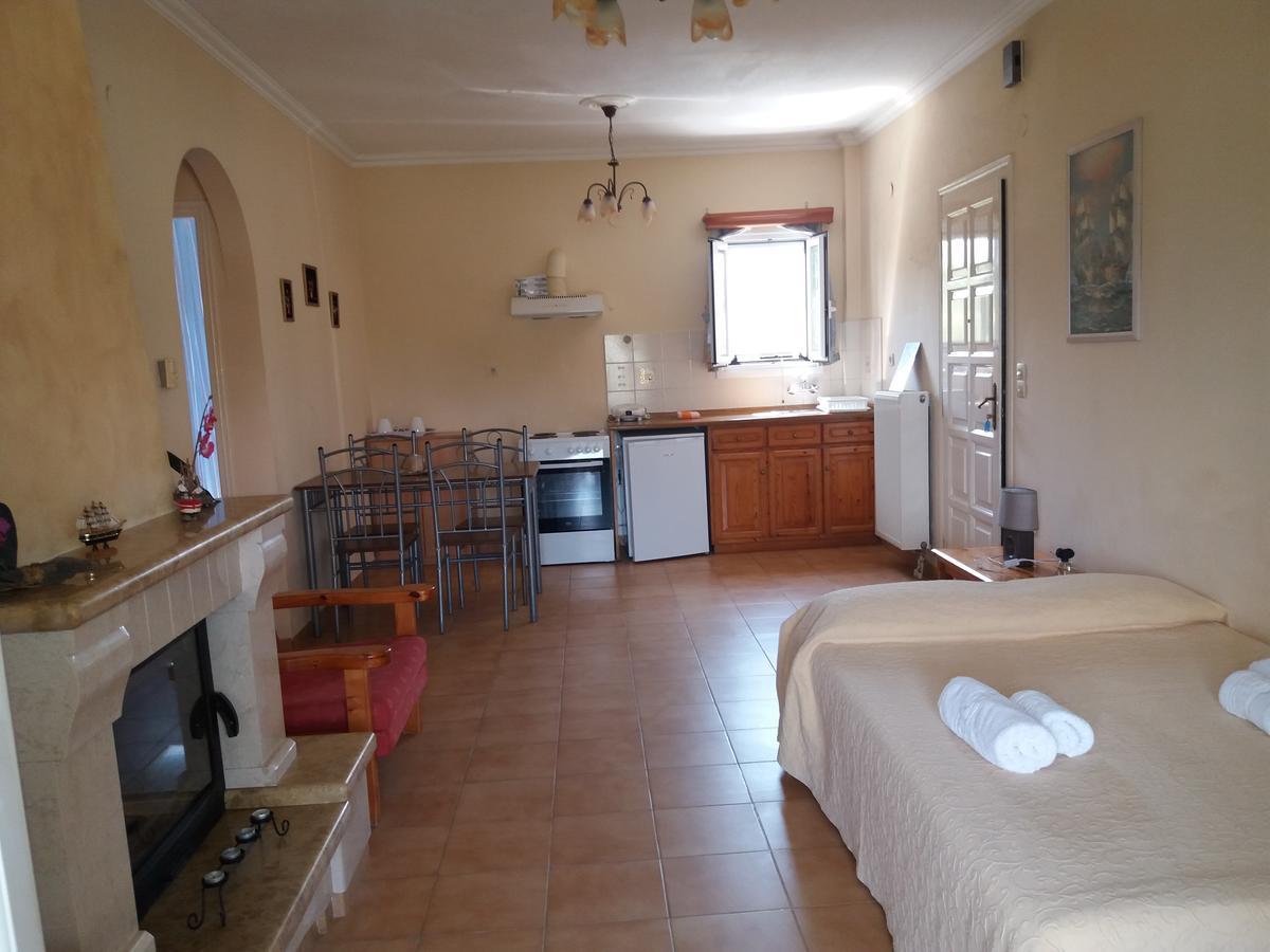 Athineos Apartments Коммено Экстерьер фото