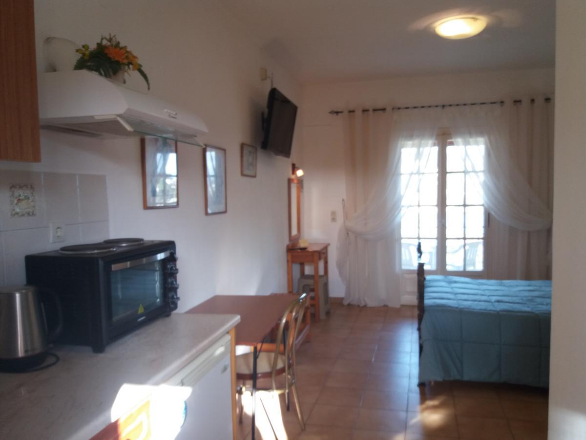 Athineos Apartments Коммено Экстерьер фото