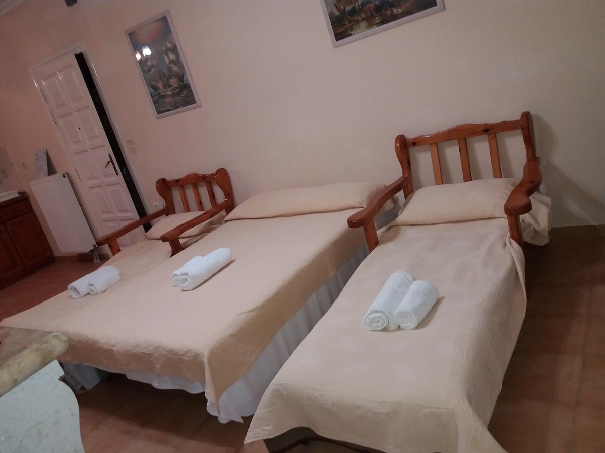 Athineos Apartments Коммено Экстерьер фото