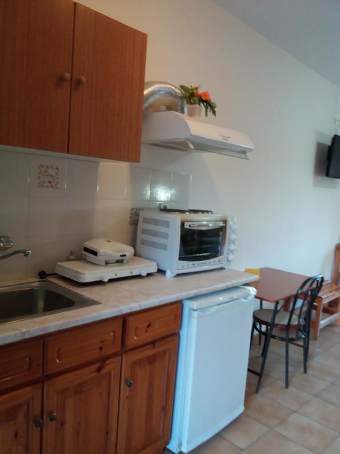 Athineos Apartments Коммено Экстерьер фото