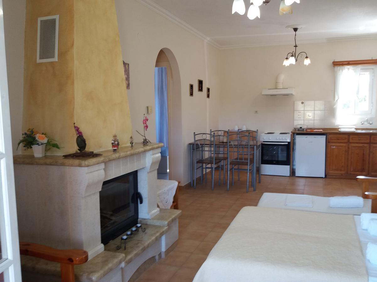 Athineos Apartments Коммено Экстерьер фото