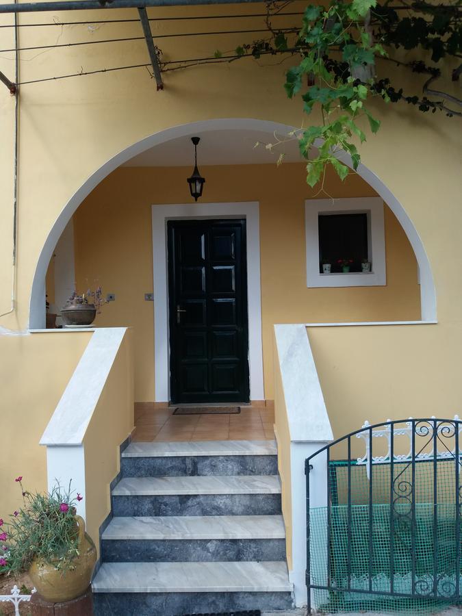 Athineos Apartments Коммено Экстерьер фото