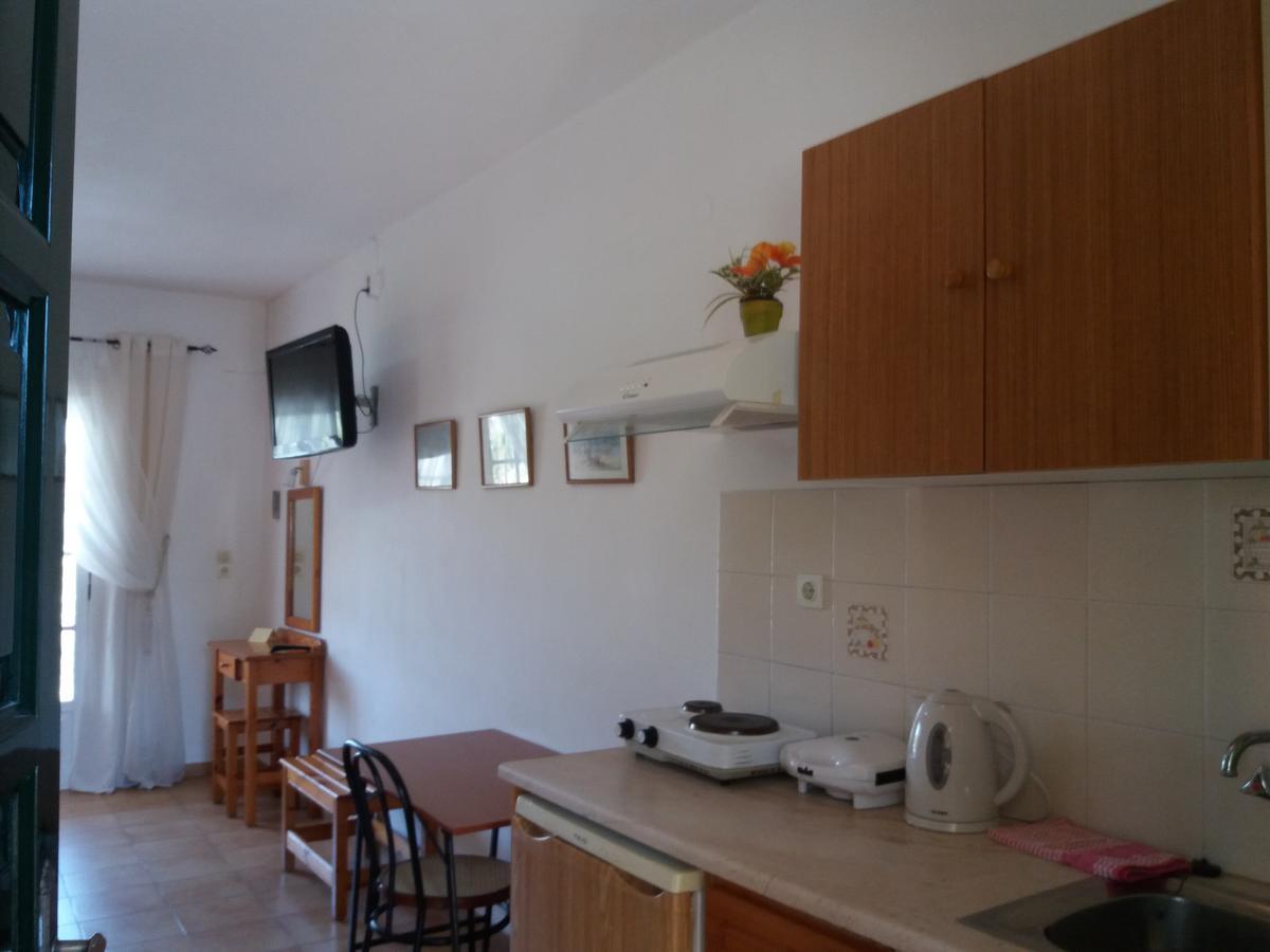 Athineos Apartments Коммено Экстерьер фото